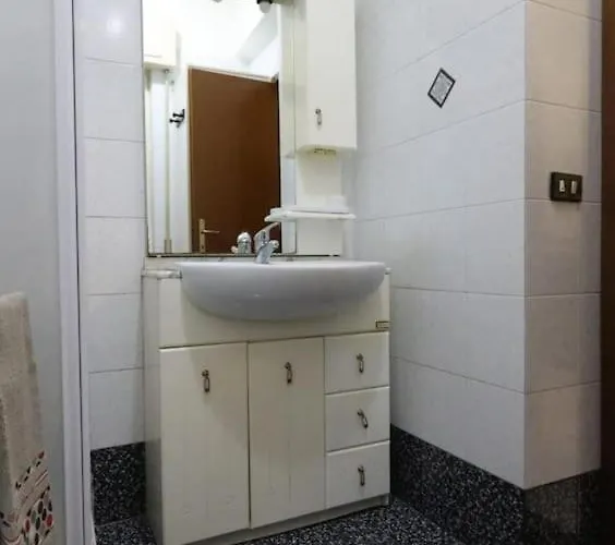 Pochi Passi Da San Pietro Metro A Cipro *